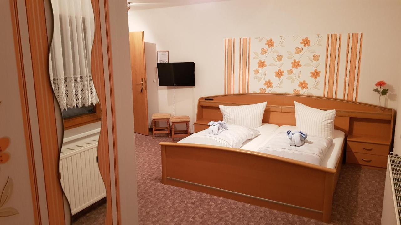 Pension & Gasthof Erbgericht Hoehenlage 850M Marienberg Zewnętrze zdjęcie